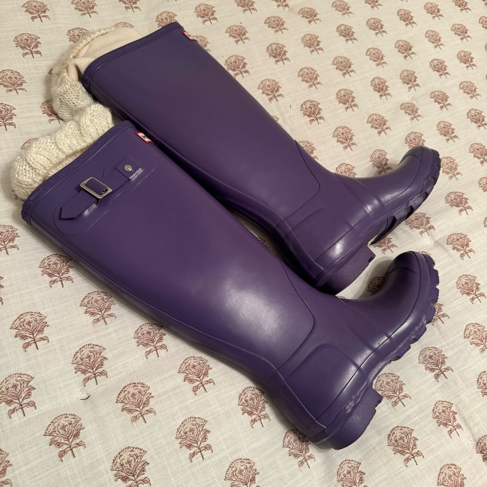 Hunter Women's Original Tall Rain Boots in a purple  ~ Size 6